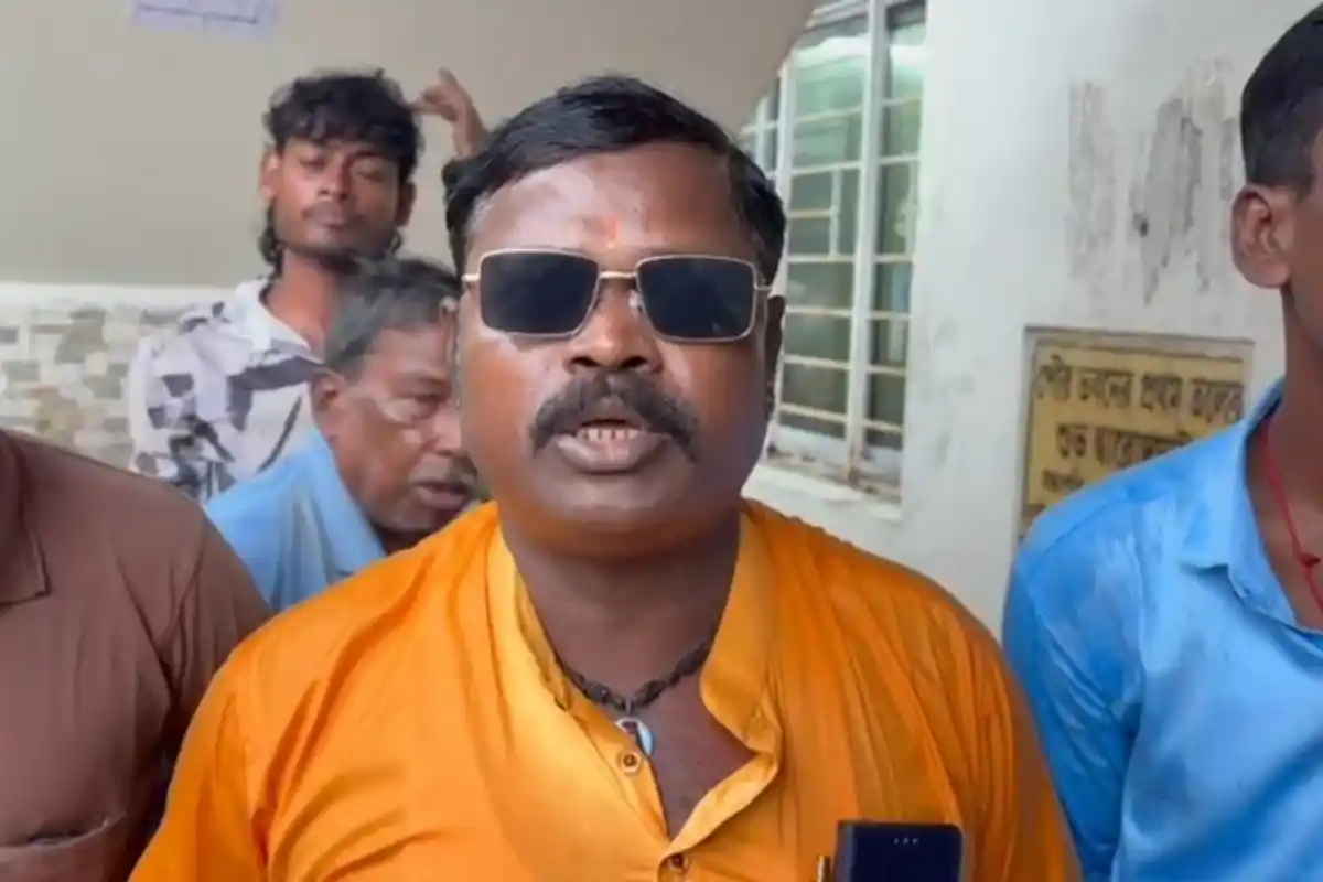Diamond Harbour TMC Leaders Poster Protest: दक्षिण 24 परगना के डायमंड हार्बर में फिर बढ़ी राजनीतिक हलचल, तृणमूल नेताओं के खिलाफ लगे पोस्टर