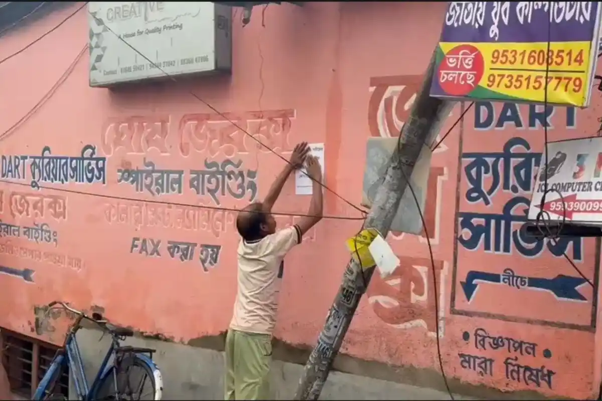 Diamond Harbour TMC Leaders Poster Protest: दक्षिण 24 परगना के डायमंड हार्बर में फिर बढ़ी राजनीतिक हलचल, तृणमूल नेताओं के खिलाफ लगे पोस्टर