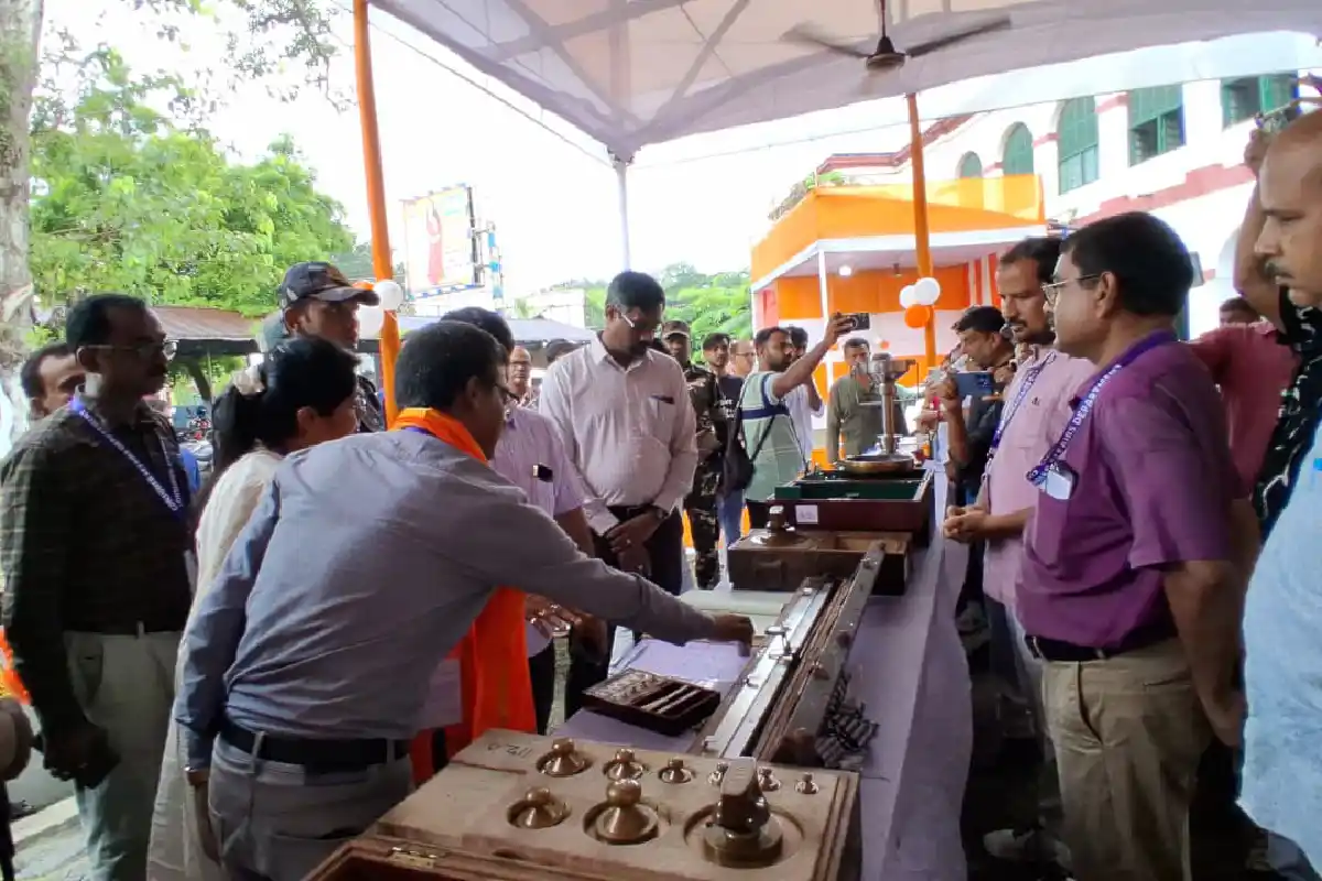 Berhampore consumer rights protection week: मुर्शिदाबाद के बहरमपुर में उपभोक्ता अधिकार सुरक्षा सप्ताह का आयोजन, मंत्री गौरी शंकर घोष ने जलाया दीप