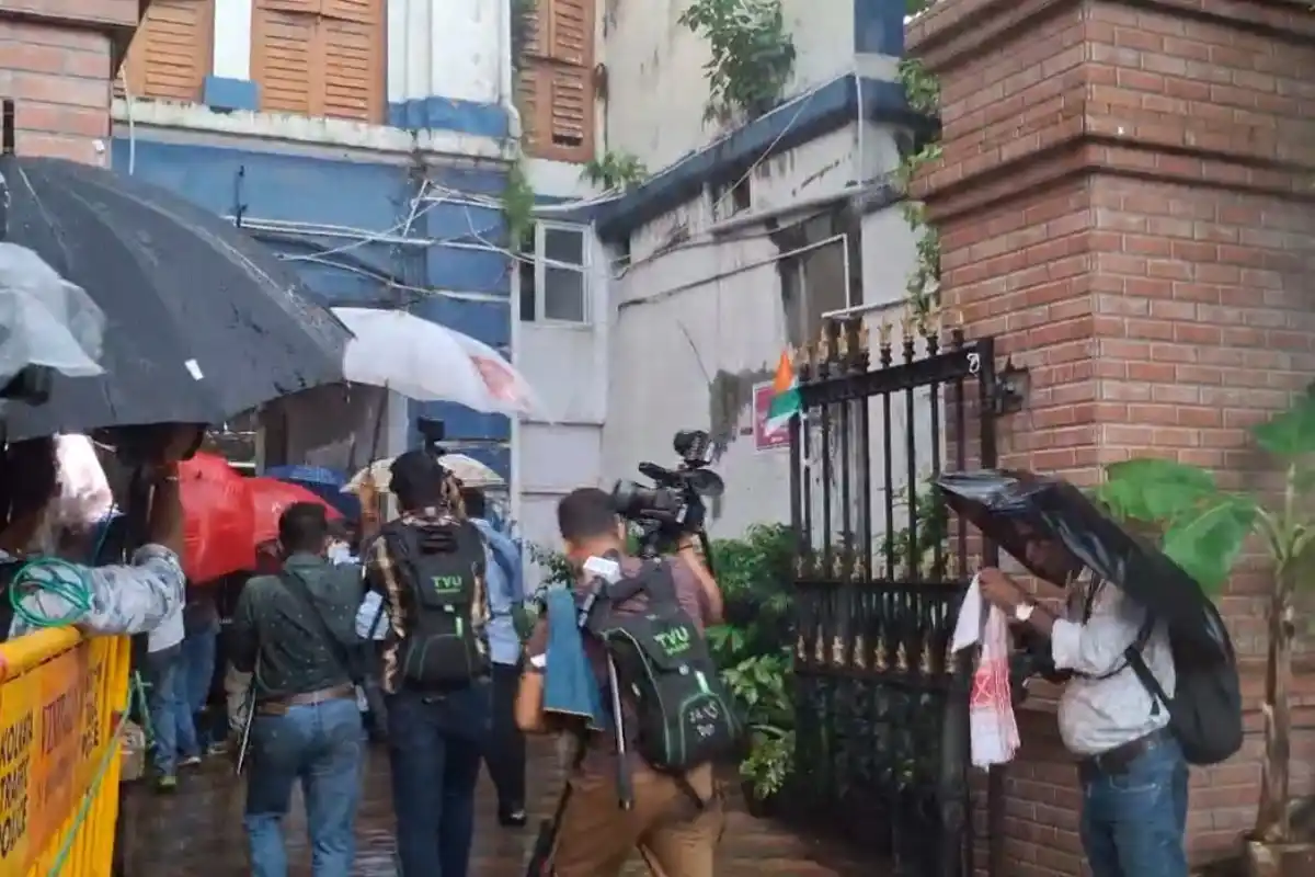 Camac Street Case Sumit Roy Derek O'Brien Police Summons: कैमाक स्ट्रीट मामले में डेरेक ओ'ब्रायन के बाद थाने पहुंचे अभिषेक बनर्जी के करीबी सहायक सुमित रॉय