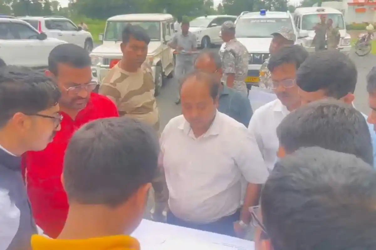 Malda Airport Opening Inspection: मालदा में जल्द शुरू हो सकता है हवाई अड्डा, विधायक अम्लान भादुड़ी ने अधिकारियों के साथ किया निरीक्षण