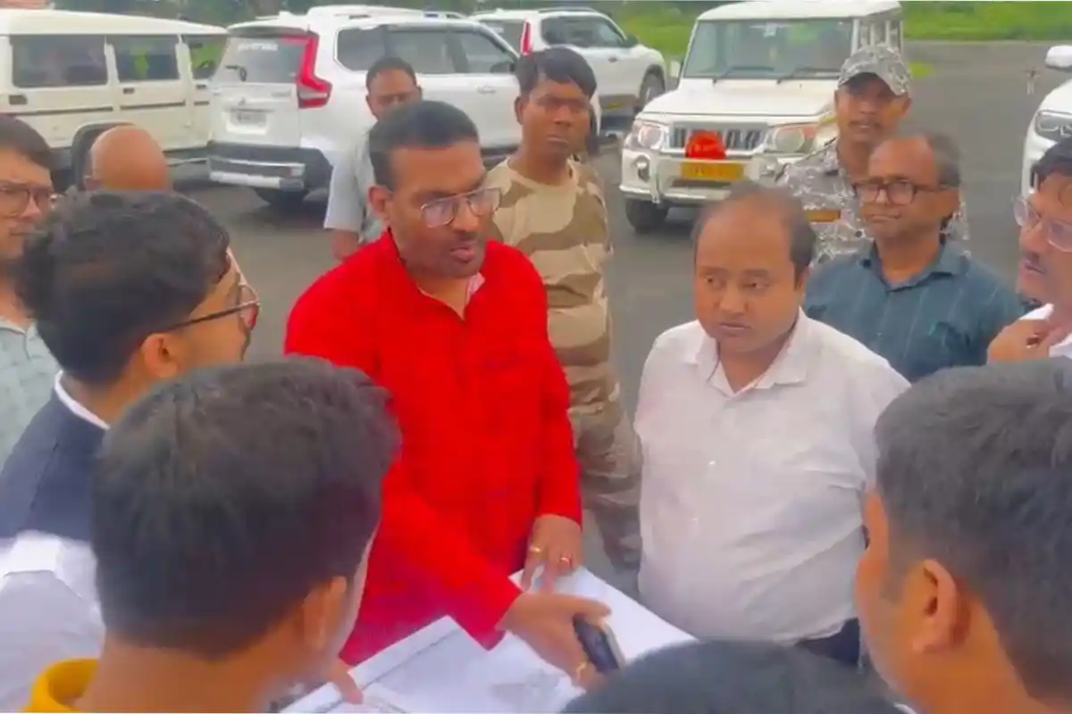 Malda Airport Opening Inspection: मालदा में जल्द शुरू हो सकता है हवाई अड्डा, विधायक अम्लान भादुड़ी ने अधिकारियों के साथ किया निरीक्षण