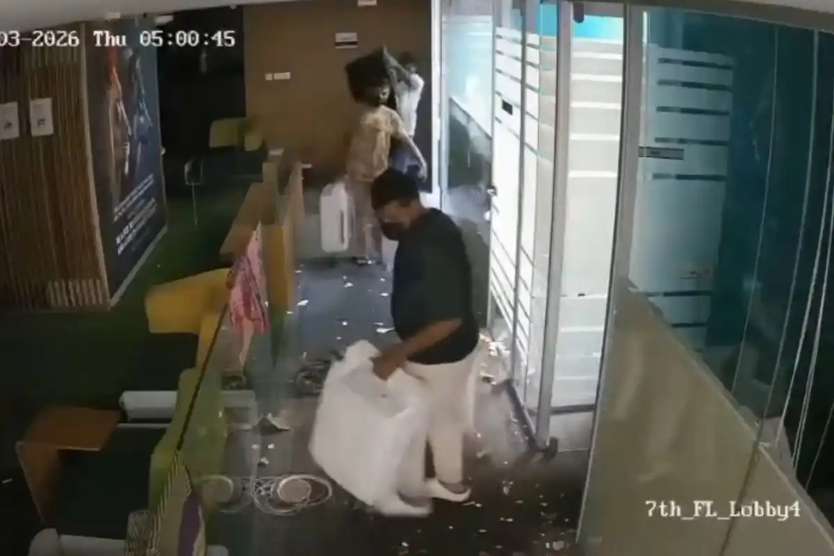 Kolkata Camac Street Abhishek Banerjee Office Vandalism: कोलकाता के कैमक स्ट्रीट में अभिषेक बनर्जी के दफ्तर में तोड़फोड़ का आरोप, सुबह से कड़ी पुलिस सुरक्षा
