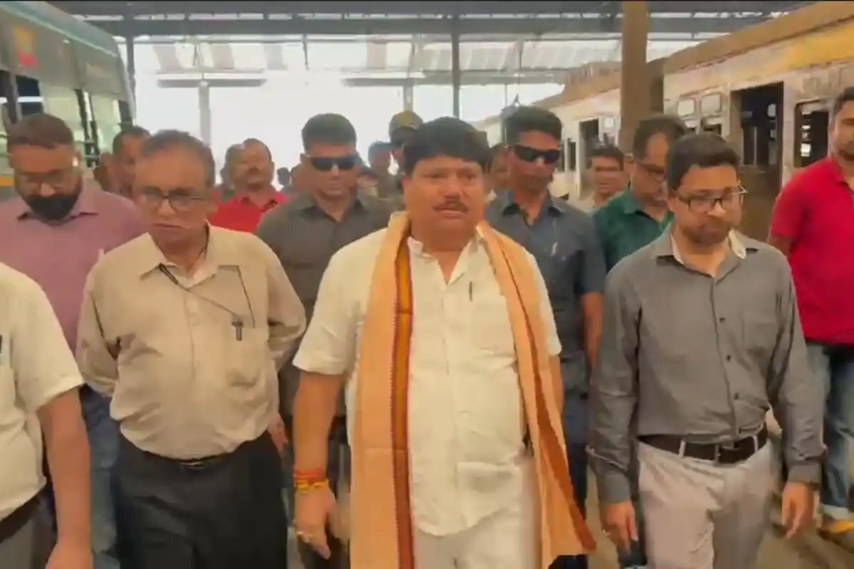 WBTC Depot Terminus Cleanliness Drive: मुख्यमंत्री के निर्देश पर डब्ल्यूबीटीसी के बस डिपो और टर्मिनस में विशेष सफाई अभियान