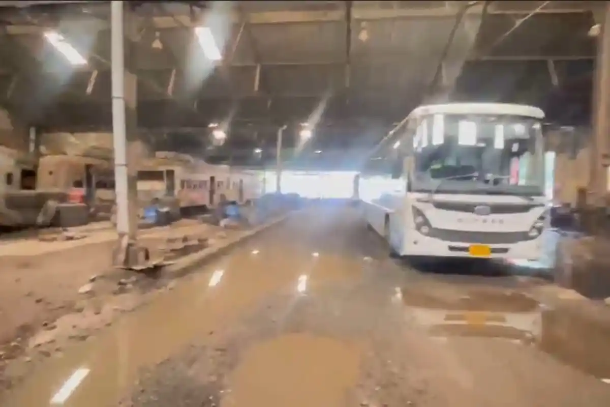 WBTC Depot Terminus Cleanliness Drive: मुख्यमंत्री के निर्देश पर डब्ल्यूबीटीसी के बस डिपो और टर्मिनस में विशेष सफाई अभियान