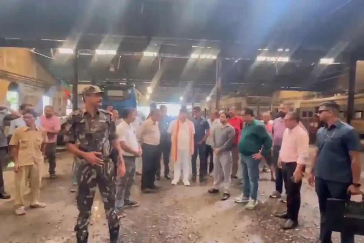 WBTC Depot Terminus Cleanliness Drive: मुख्यमंत्री के निर्देश पर डब्ल्यूबीटीसी के बस डिपो और टर्मिनस में विशेष सफाई अभियान