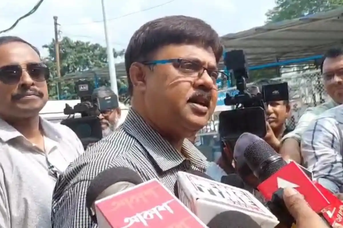 New Alipore former mayor companies raid Kolkata: कोलकाता के न्यू अलीपुर में पूर्व मेयर से जुड़ी दो कंपनियों में जांच, दस्तावेजों और लेनदेन की पड़ताल