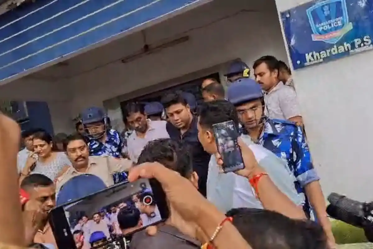 RG Kar Case Somnath De Arrested: आरजी कर मामले में सोमनाथ दे गिरफ्तार, अदालत ले जाते समय थाने के बाहर विरोध और अंडे फेंके गए