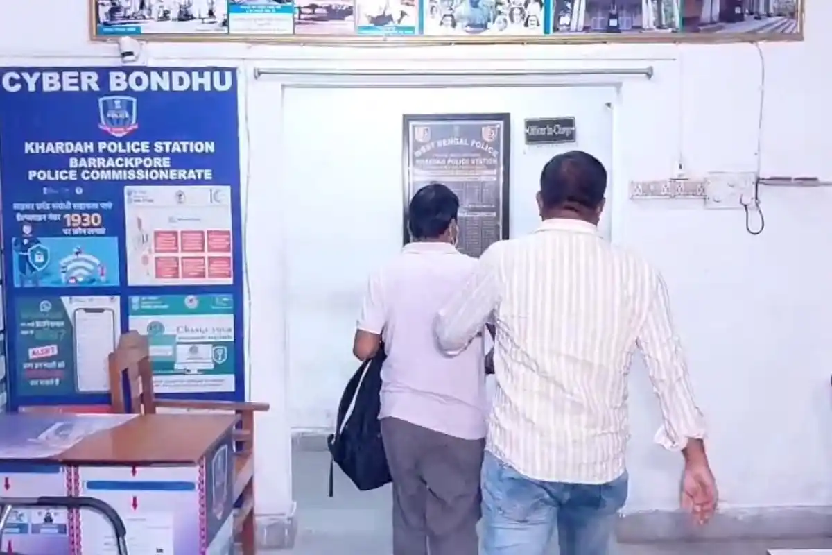 Panihati Chairman Somnath De Khardah Police Station: बेंगलुरु में चिकित्सकीय जांच के बाद पानीहाटी के अध्यक्ष सोमनाथ दे को खड़दा थाने लाई पुलिस