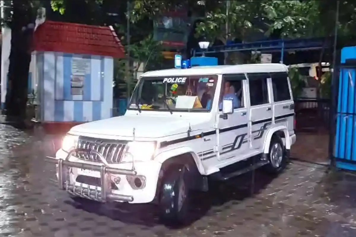 Panihati Chairman Somnath De Khardah Police Station: बेंगलुरु में चिकित्सकीय जांच के बाद पानीहाटी के अध्यक्ष सोमनाथ दे को खड़दा थाने लाई पुलिस