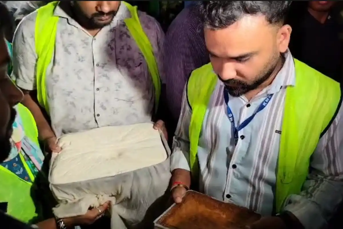 Kolkata Municipal Corporation paneer market raid Bowbazar: बउबाजार की पनीर पट्टी में कोलकाता नगर निगम की कार्रवाई, खराब खोया और छेना केक नष्ट