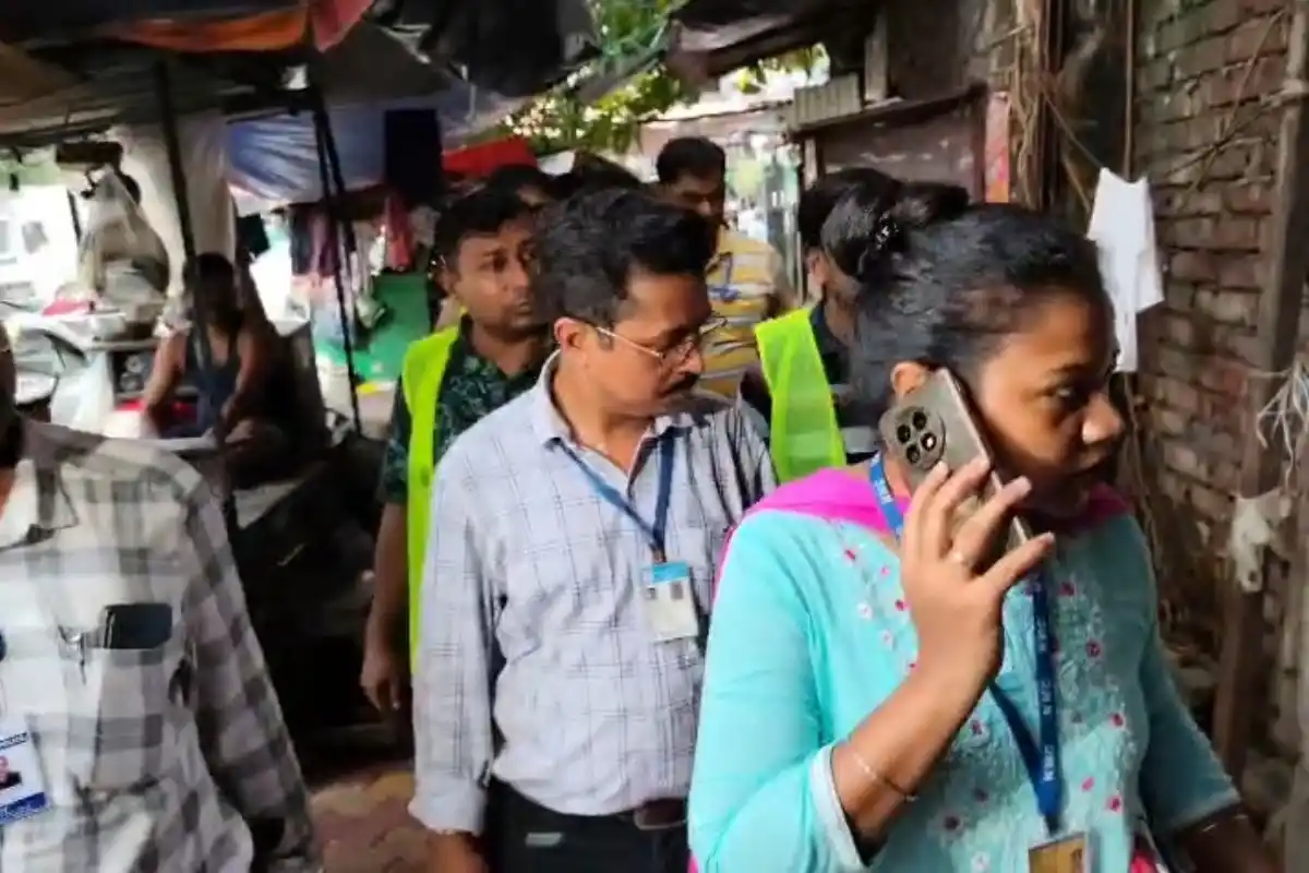 Kolkata Municipal Corporation paneer market raid Bowbazar: बउबाजार की पनीर पट्टी में कोलकाता नगर निगम की कार्रवाई, खराब खोया और छेना केक नष्ट