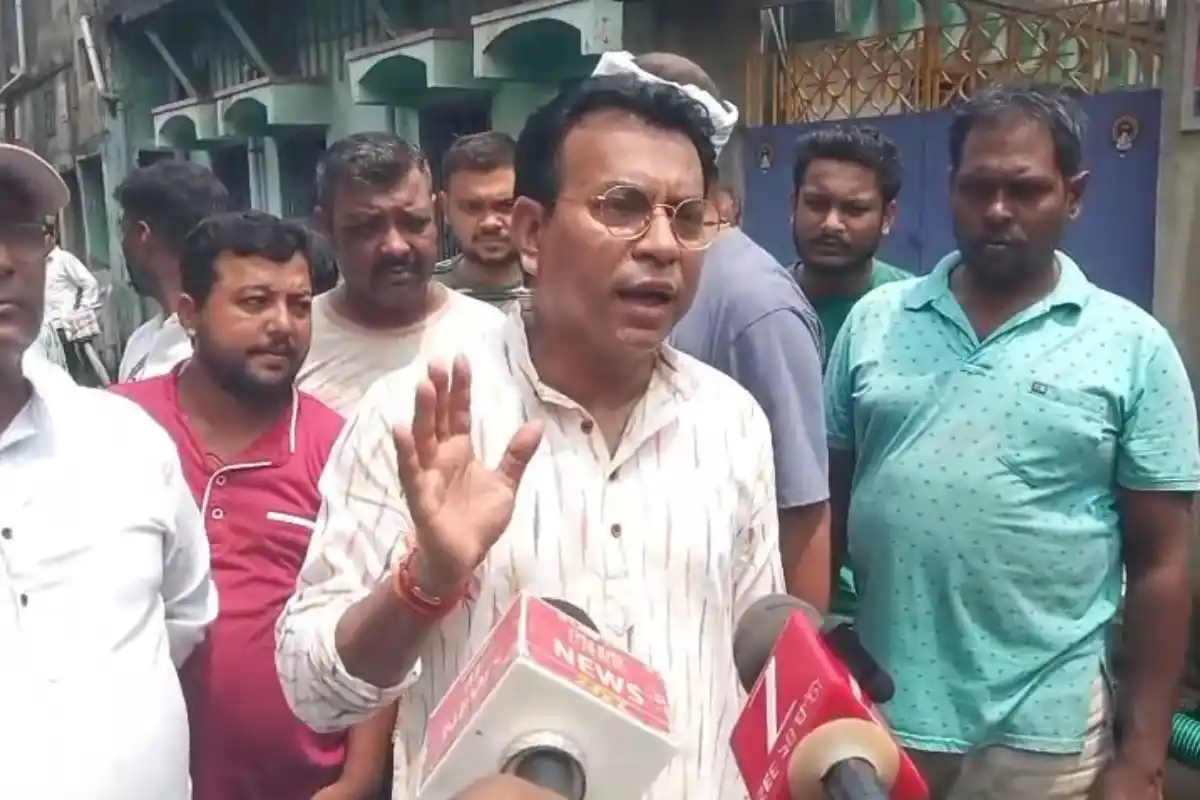 Howrah Shibpur Baltikuri Waterlogging: हावड़ा के शिवपुर में अब भी जलभराव, दमकल की मदद से पानी निकालने का काम शुरू