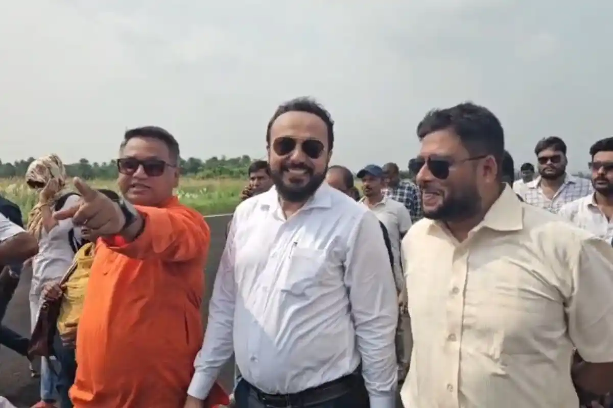 Behala Airport Infrastructure Inspection Indranil Khan: बेहाला एयरपोर्ट का निरीक्षण, बुनियादी सुविधाओं और विमान सेवा बढ़ाने पर मंत्री इंद्रनील खां ने की चर्चा