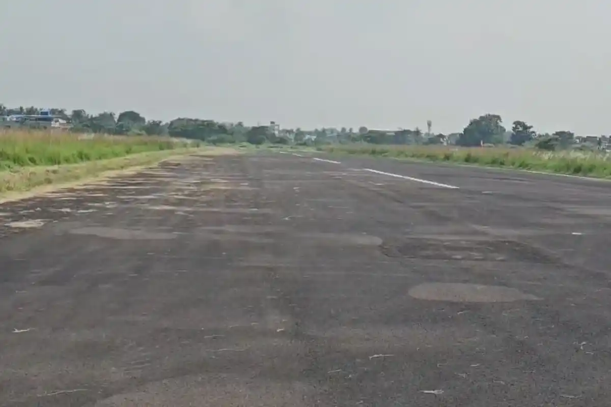 Behala Airport Infrastructure Inspection Indranil Khan: बेहाला एयरपोर्ट का निरीक्षण, बुनियादी सुविधाओं और विमान सेवा बढ़ाने पर मंत्री इंद्रनील खां ने की चर्चा