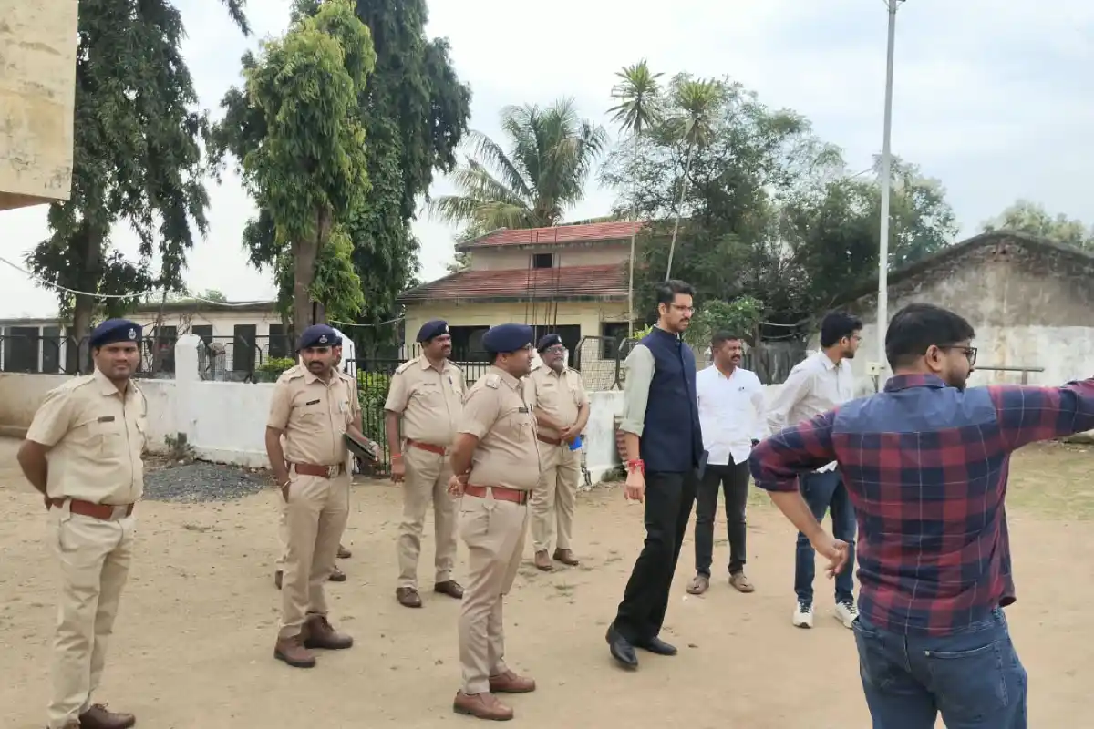 Pench Tiger Reserve development inspection Nagpur: नागपुर के जिलाधिकारी ने पेंच में विकास कार्यों का किया निरीक्षण, मानव-वन्यजीव संघर्ष रोकने पर जोर