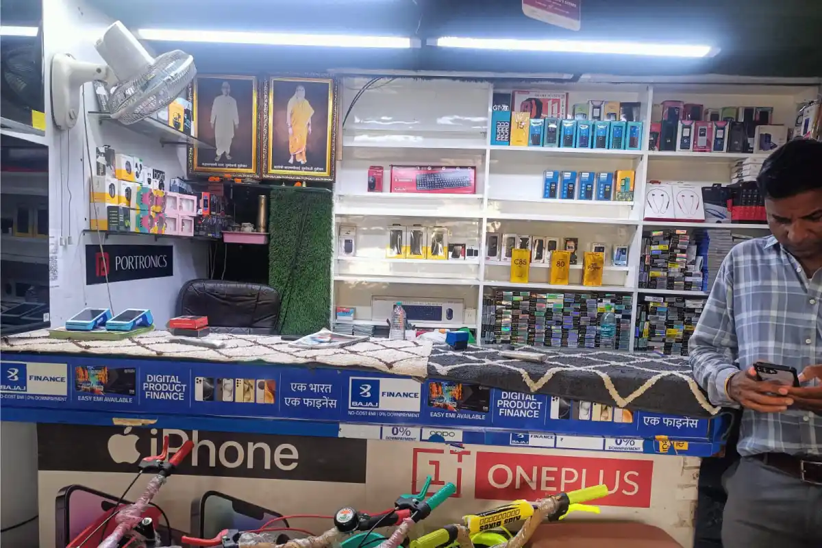 Nagpur Mobile Shop Theft Mehendibagh Bridge Shantinagar: नागपुर के मेहंदीबाग ब्रिज के पास मोबाइल दुकान में चोरी, 6 लाख के फोन और डेढ़ लाख रुपये ले गए चोर