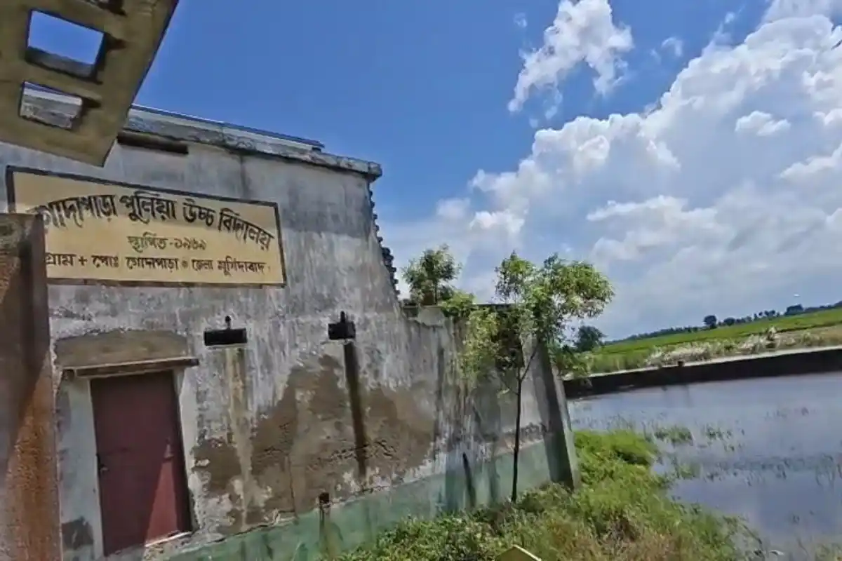Murshidabad Godapara Pulia School Waterlogging: मुर्शिदाबाद के गोदापाड़ा पुलिया उच्च विद्यालय में फिर जलजमाव, 2000 से जारी है परेशानी