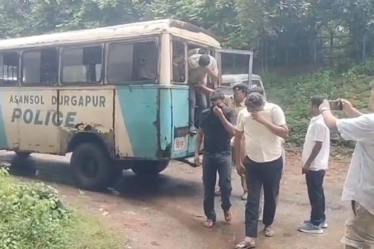पश्चिम बर्धमान समाचार: दुर्गापुर में साइबर ठगी के आरोप में 10 गिरफ्तार, जामताड़ा से जुड़े तार