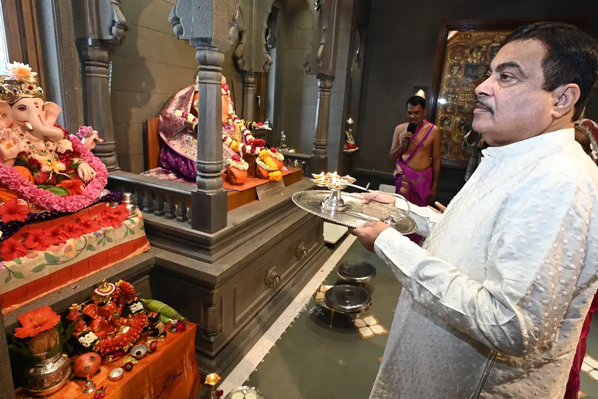 Nitin Gadkari Nagpur residence Ganpati Bappa arrival: नागपुर स्थित निवास पर परिवार के साथ की पूजा और आरती