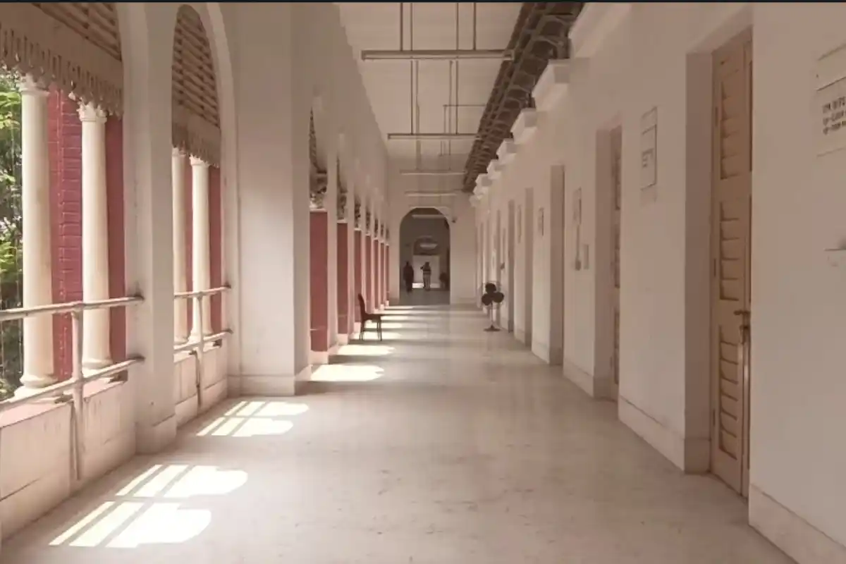 Writers Building Kolkata Renovation Deadline 10 October: कोलकाता के राइटर्स बिल्डिंग में मुख्यमंत्री और मंत्रियों के कक्ष तैयार, 10 अक्टूबर तक काम पूरा करने का लक्ष्य