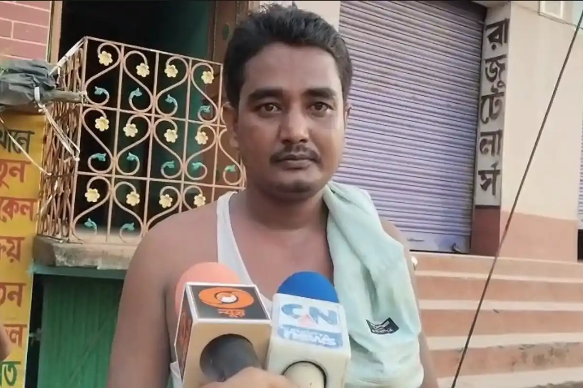 Murshidabad Mobile Phone Explosion Bike Toto Accident: मुर्शिदाबाद में मोबाइल फटने से बाइक का नियंत्रण बिगड़ा, टोटो से टक्कर