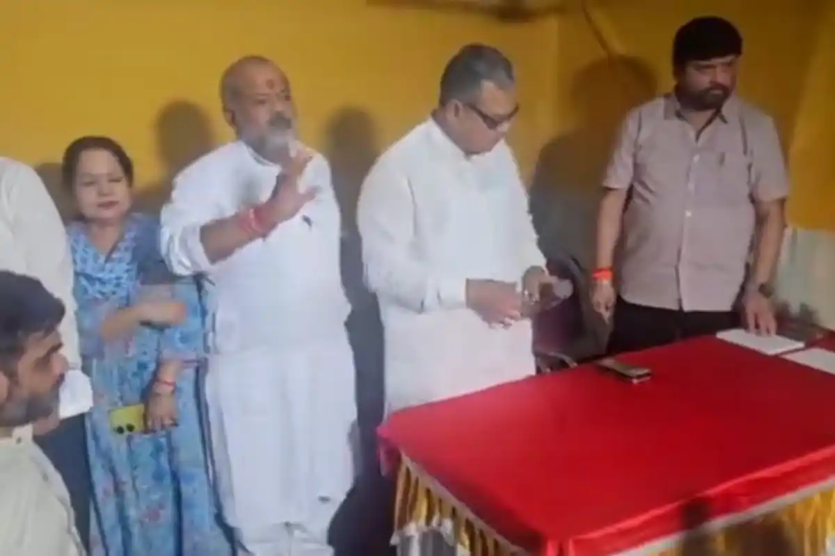 North 24 Parganas Janata Darbar Minister MLA Argument: जनता दरबार को लेकर स्वास्थ्य मंत्री शारद्वत मुखोपाध्याय और राजारहाट न्यूटाउन विधायक पीयूष कानोरिया में तीखी बहस