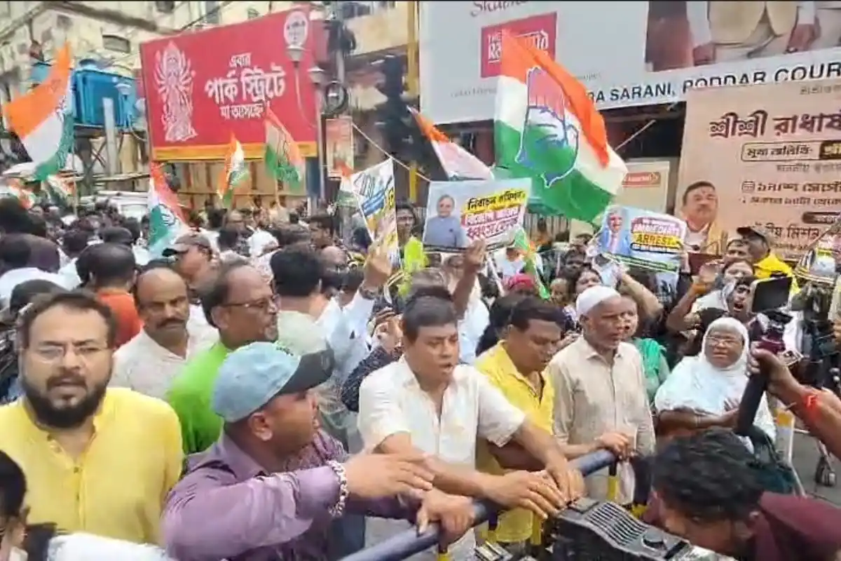 Kolkata Congress protest Gyanesh Kumar resignation: कोलकाता में ज्ञानेश कुमार के इस्तीफे की मांग पर कांग्रेस का मार्च, पुलिस ने रास्ते में रोका