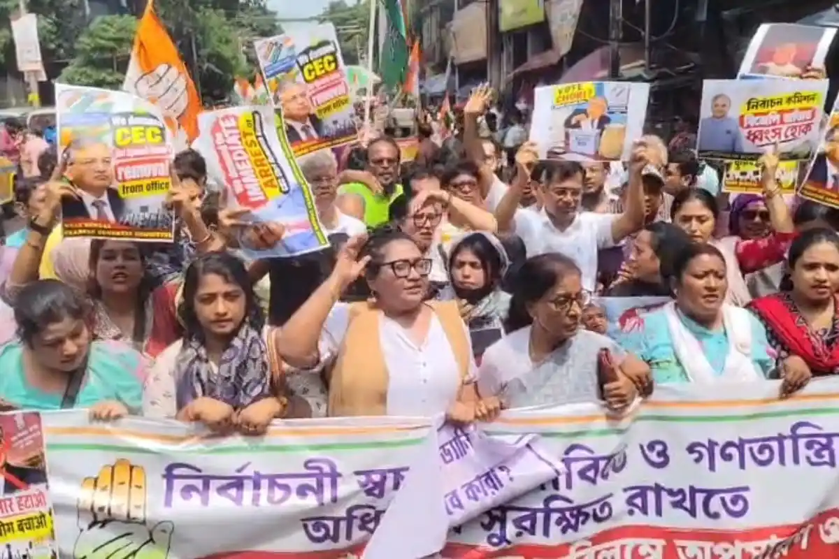 Kolkata Congress protest Gyanesh Kumar resignation: कोलकाता में ज्ञानेश कुमार के इस्तीफे की मांग पर कांग्रेस का मार्च, पुलिस ने रास्ते में रोका