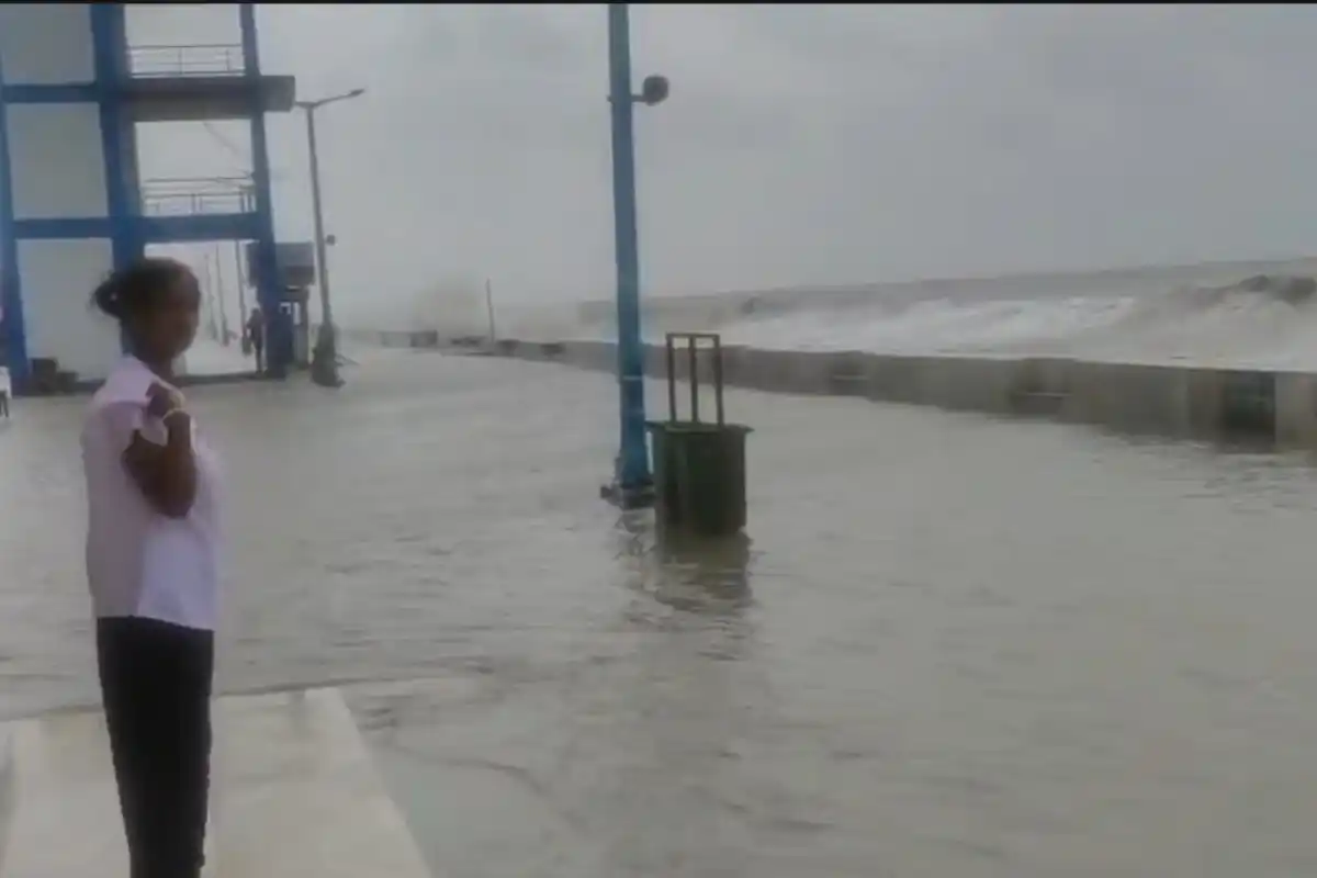 Digha sea rough weather depression West Bengal: पूर्व मेदिनीपुर के दीघा में निम्न दबाव के असर से समुद्र उफान पर, पर्यटकों के समुद्र में उतरने पर रोक