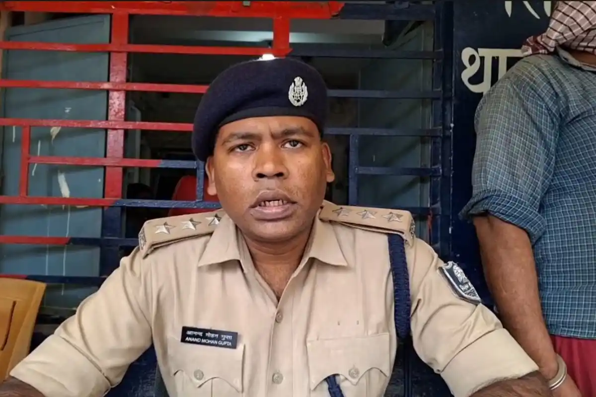 Siwan Guthani liquor seizure: सीवान के गुठनी में आटा और कंबल के बीच छिपाई 13.50 लाख रुपये की शराब बरामद