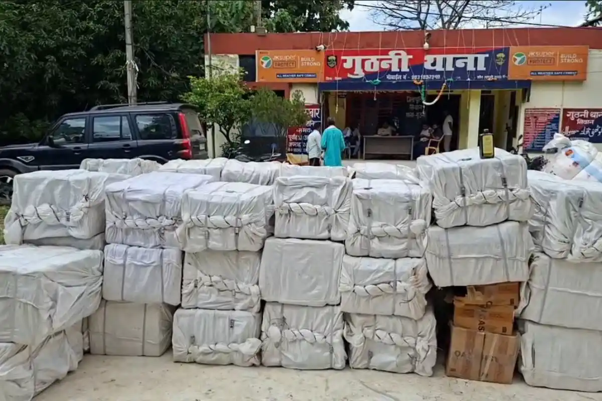 Siwan Guthani liquor seizure: सीवान के गुठनी में आटा और कंबल के बीच छिपाई 13.50 लाख रुपये की शराब बरामद