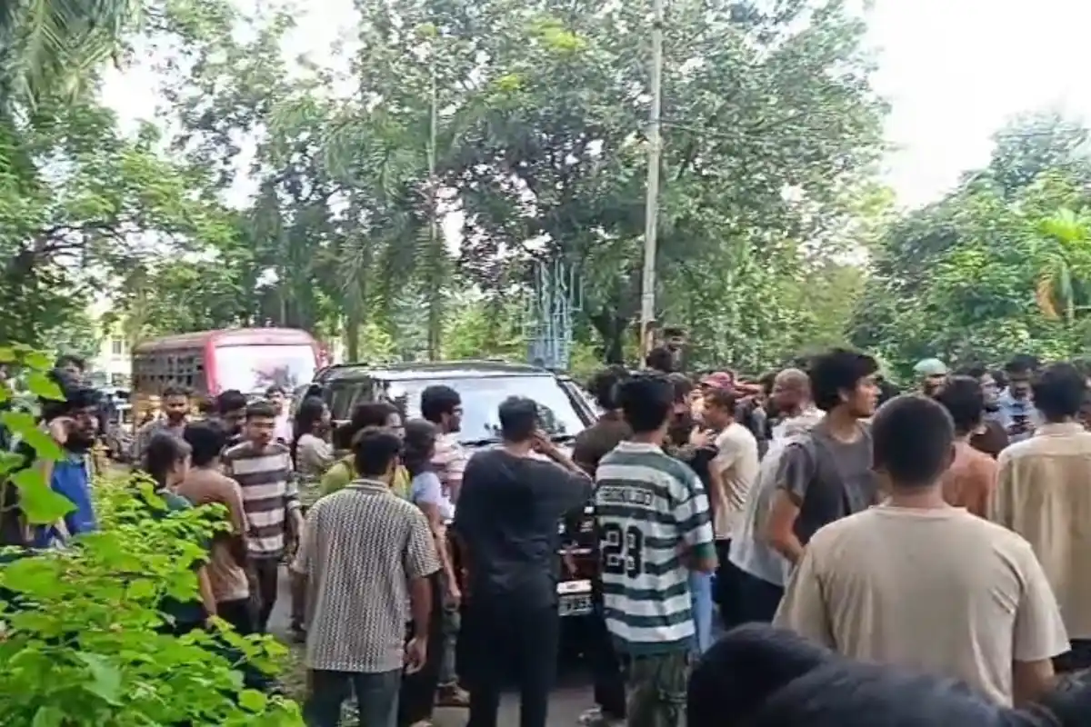 SRFTI clash RSS affiliated organization students: कोलकाता के सत्यजीत राय फिल्म संस्थान में हंगामा, आरएसएस से जुड़े संगठन के कार्यक्रम को लेकर छात्रों पर भड़की हिंसा