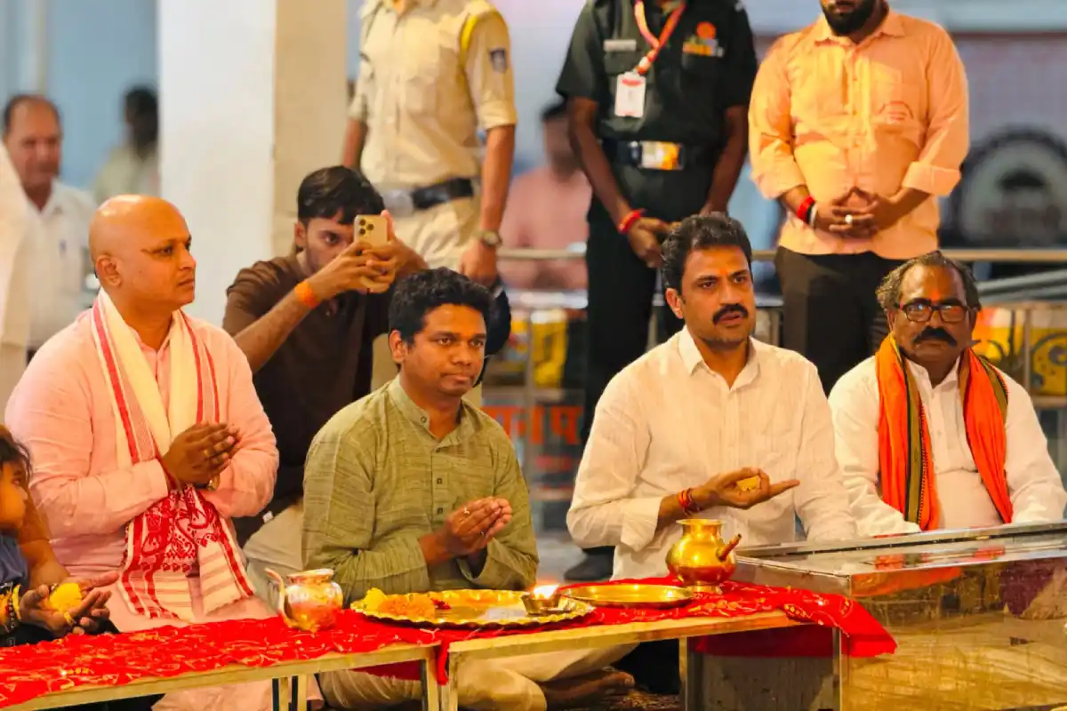 Jam Sawli Dham Dhirendra Mulkalwar Visit: जामसांवली धाम में फिल्म ‘श्री हनुमान अंश’ के संगीतकार धीरेन्द्र मुलकलवार ने सहपरिवार किए दर्शन