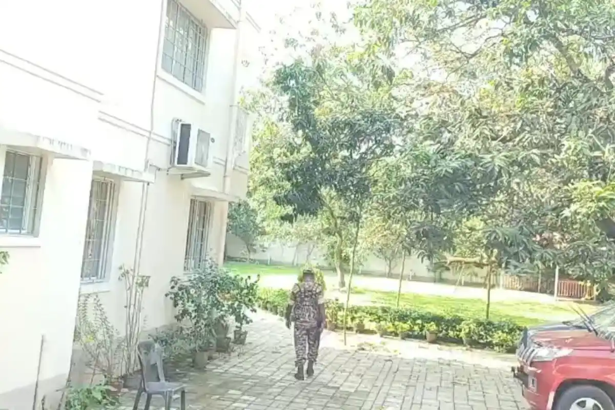 ED raid Indranil Sen Kolkata: कोलकाता में पूर्व मंत्री इंद्रनील सेन के घर ईडी की छापेमारी, 10 जगहों पर जांच