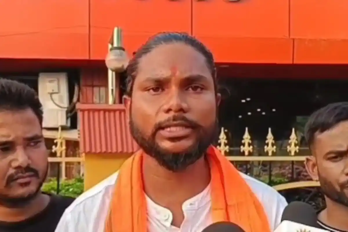 Asansol Fatehpur BJP Kamal Symbol Liquor Shop Protest: आसनसोल के फतहपुर में मदीरा दुकान पर कमल के निशान को लेकर विवाद, भाजपा कार्यकर्ताओं ने जताया विरोध