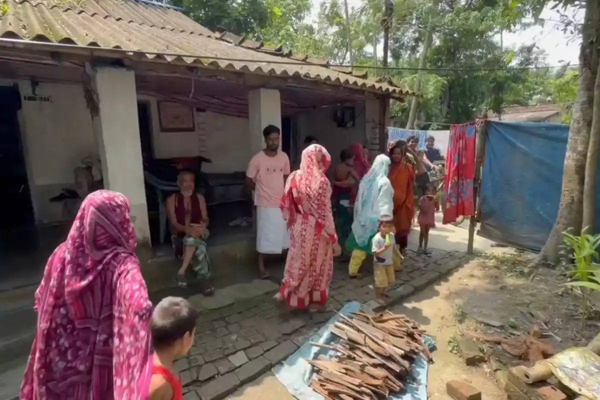 NIA raid South 24 Parganas banned Bangladesh terror outfit arrest: दक्षिण 24 परगना में प्रतिबंधित संगठन से संपर्क के आरोप में एनआईए की छापेमारी, एक युवक गिरफ्तार