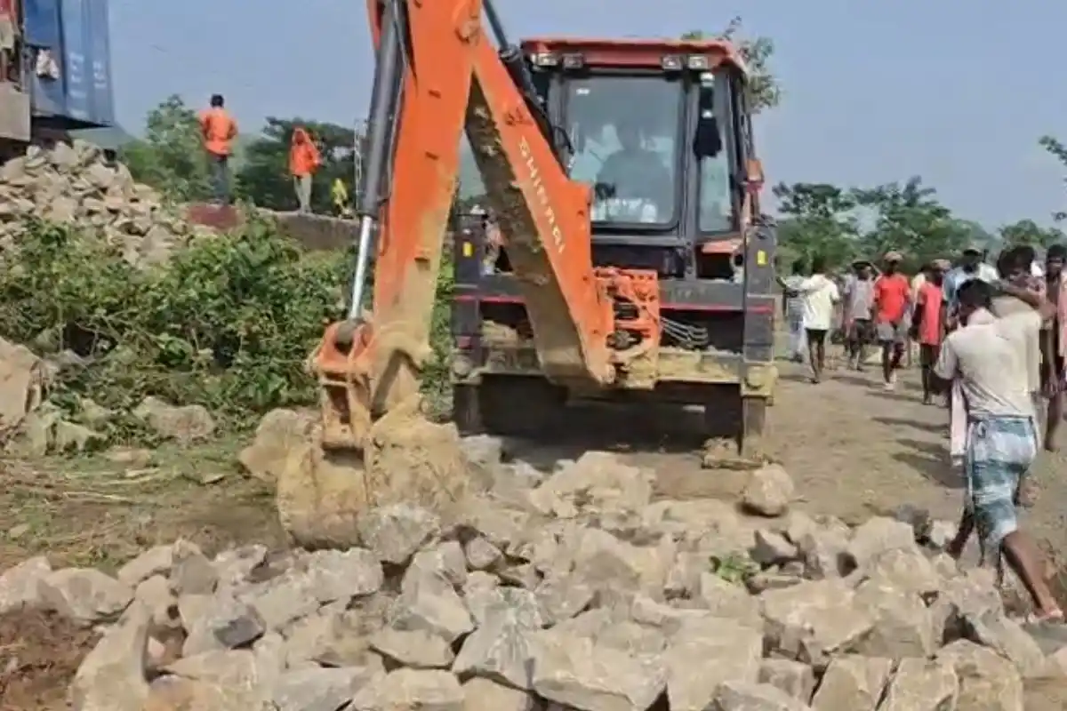 Ganga River Near Railway Line Safety: पूर्व बर्धमान में गंगा के करीब पहुंची रेल लाइन, सुरक्षा को लेकर रेल विभाग सतर्क