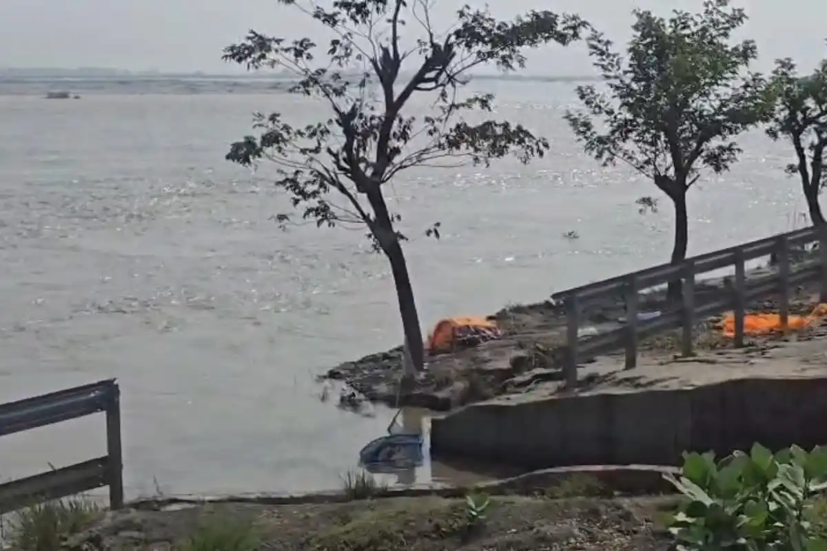 Ganga River Near Railway Line Safety: पूर्व बर्धमान में गंगा के करीब पहुंची रेल लाइन, सुरक्षा को लेकर रेल विभाग सतर्क