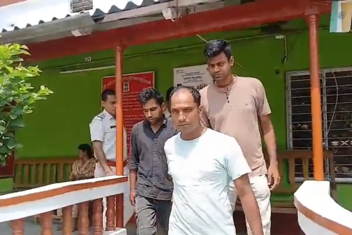 Nadia Banned Cough Syrup Smuggling Civic Volunteer Arrested: नदिया में 248 बोतल प्रतिबंधित कफ सिरप के साथ सिविक वॉलंटियर समेत दो गिरफ्तार